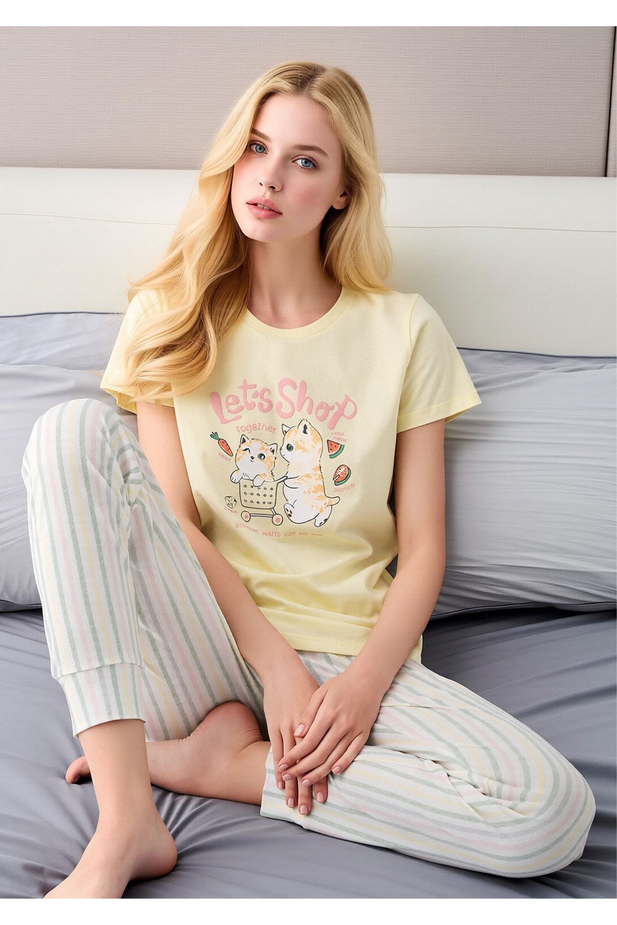 Kadın Pembe Kedili Let's Shop Baskılı Pijama Takımı - Çizgili Pantolonlu Pamuklu Set