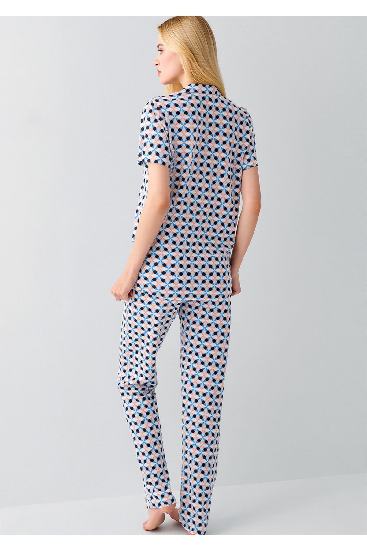 Kadın Düğmeli Gömlek Yaka Pijama Takımı - Geometrik Desenli Kısa Kollu Set