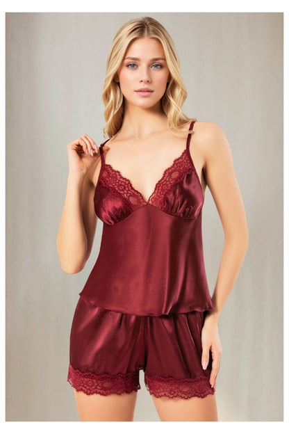 Kadın Bordo Saten Şortlu Pijama Takımı Dantel İşlemeli Askılı Ev Giyimi