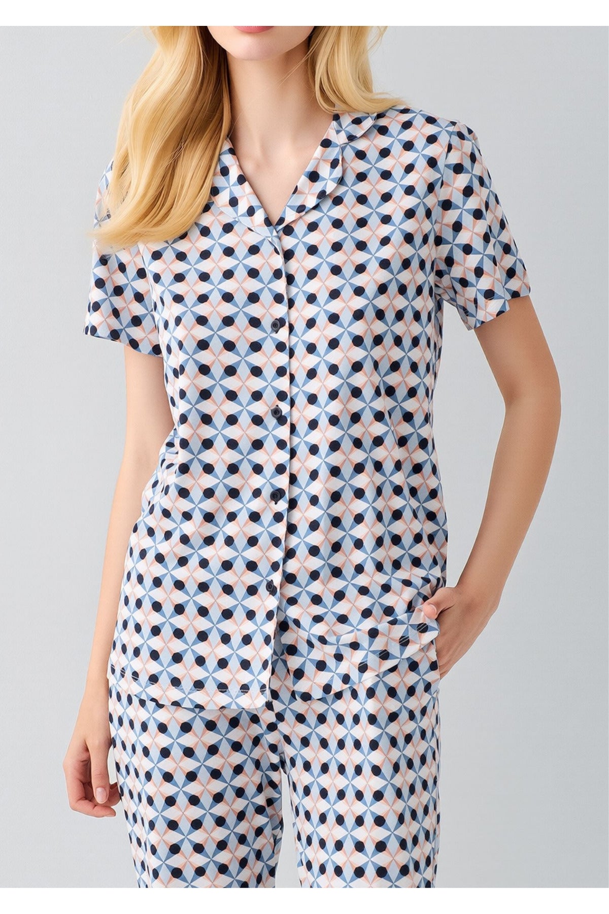 Kadın Düğmeli Gömlek Yaka Pijama Takımı - Geometrik Desenli Kısa Kollu Set